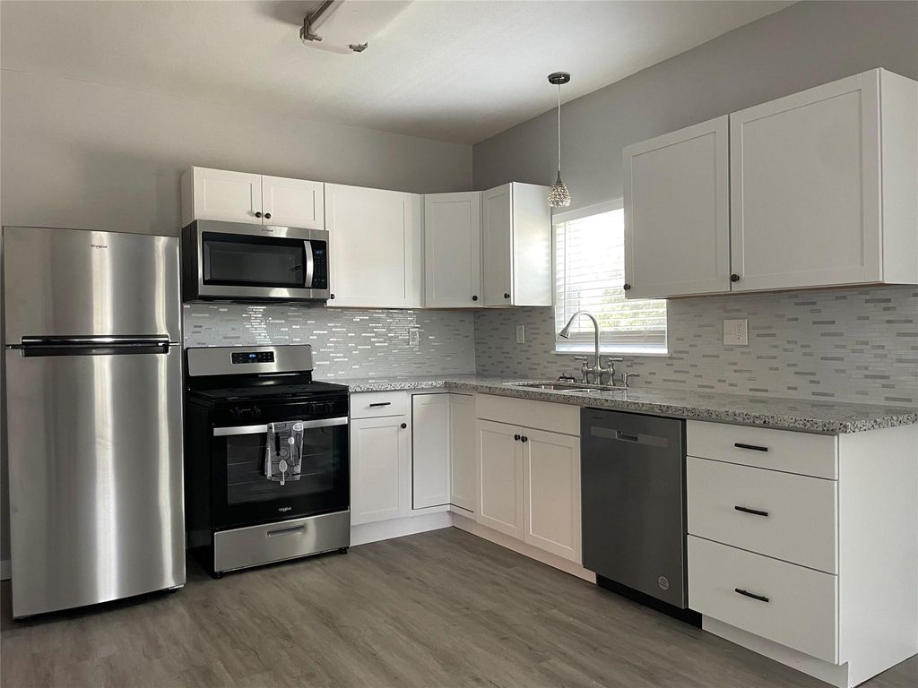 1701 40th Street, Galveston, TX 77550