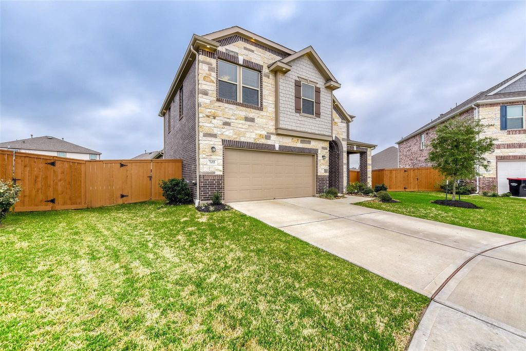 7603 Royal Oasis Lane, Cypress, TX 77433