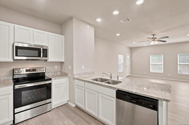 7226 Briar Pl Unit 102, San Antonio, TX 78221