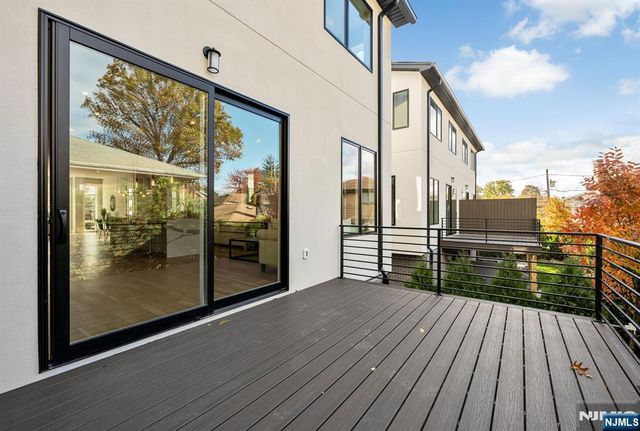 2445 E Camner Street, Fort Lee, NJ 07024