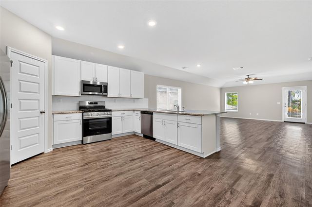 79 Courageous Way, Magnolia, TX 77354