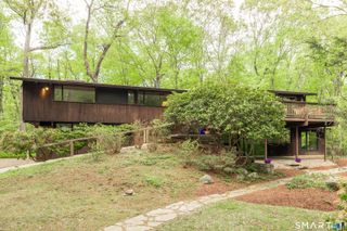 11 Forest Trail, Woodbridge, CT 06525