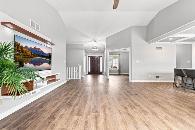 4094 W Whispering Ridge PASS, Franklin, WI 53132