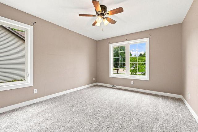 4094 W Whispering Ridge PASS, Franklin, WI 53132