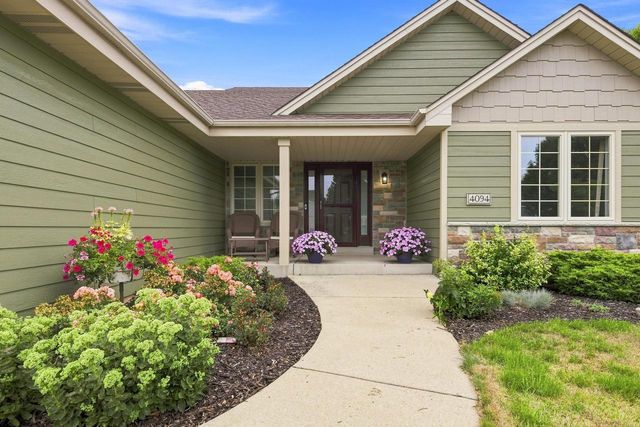 4094 W Whispering Ridge PASS, Franklin, WI 53132
