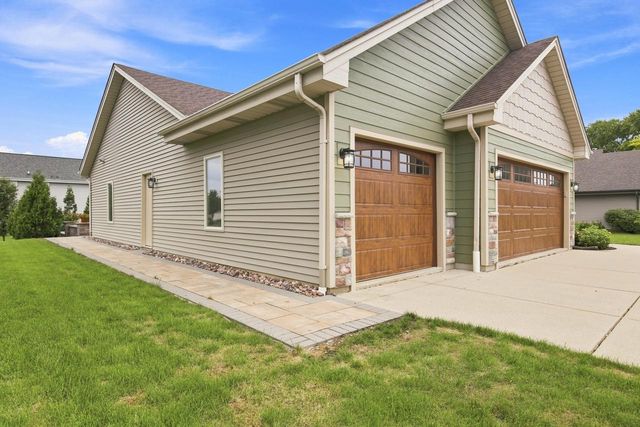 4094 W Whispering Ridge PASS, Franklin, WI 53132