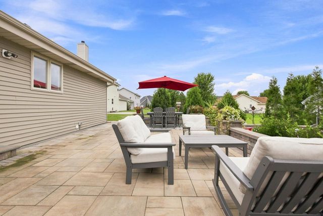 4094 W Whispering Ridge PASS, Franklin, WI 53132