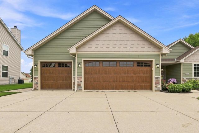 4094 W Whispering Ridge PASS, Franklin, WI 53132