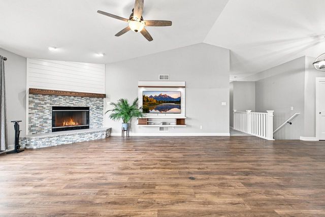 4094 W Whispering Ridge PASS, Franklin, WI 53132