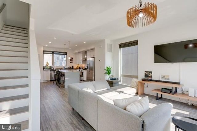 2008 NORTHBANK PL, Philadelphia, PA 19125