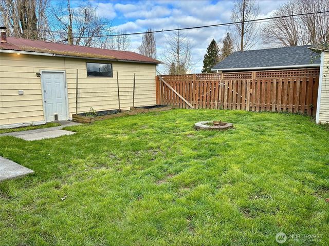 310 Second Street, Sumas, WA 98295