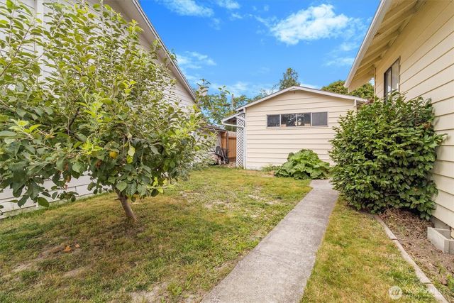 310 Second Street, Sumas, WA 98295