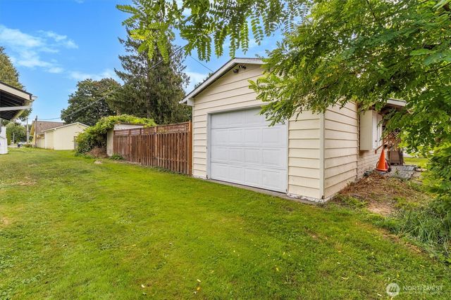 310 Second Street, Sumas, WA 98295