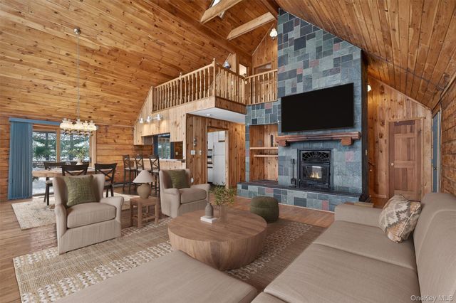 27 Manchester Road, Rock Hill, NY 12775