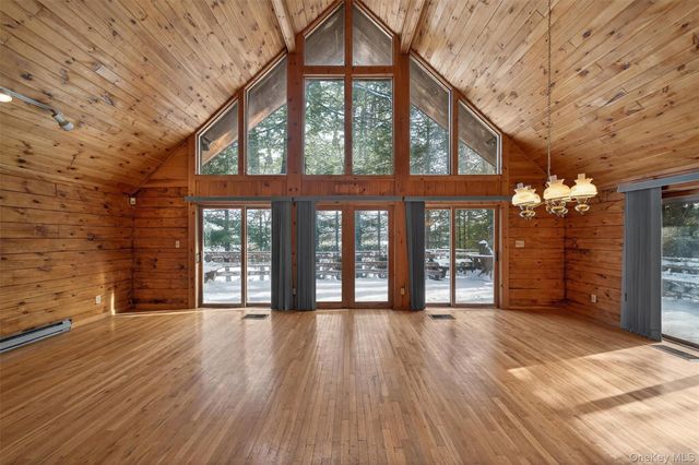 27 Manchester Road, Rock Hill, NY 12775