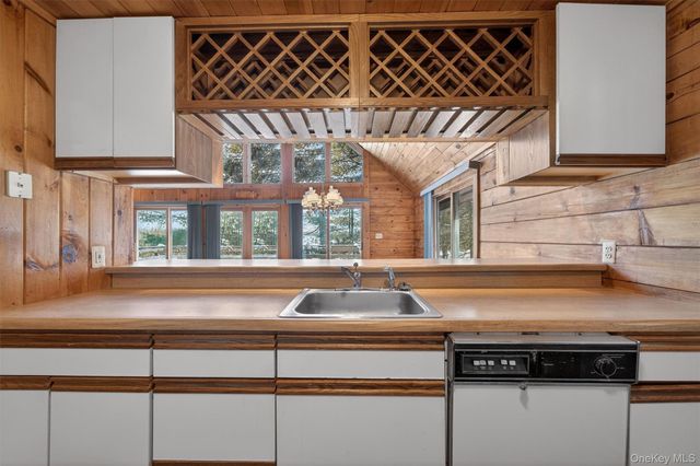 27 Manchester Road, Rock Hill, NY 12775