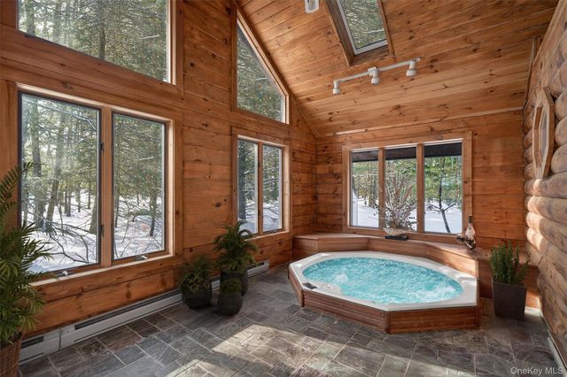 27 Manchester Road, Rock Hill, NY 12775