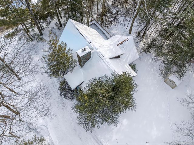 27 Manchester Road, Rock Hill, NY 12775