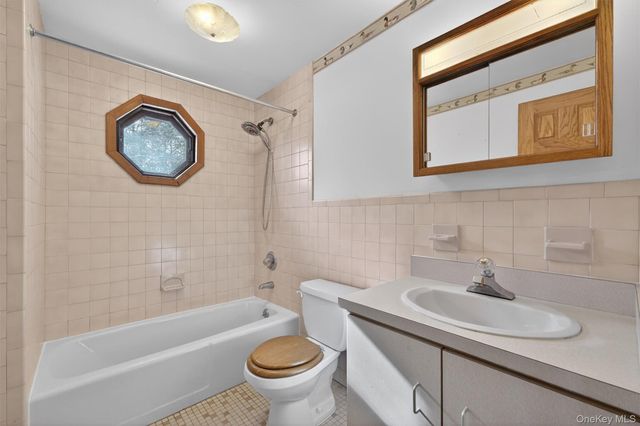 27 Manchester Road, Rock Hill, NY 12775