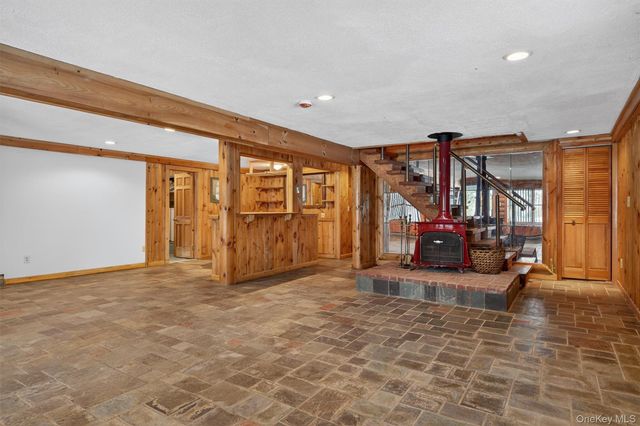 27 Manchester Road, Rock Hill, NY 12775