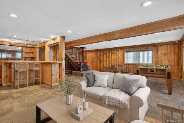 27 Manchester Road, Rock Hill, NY 12775