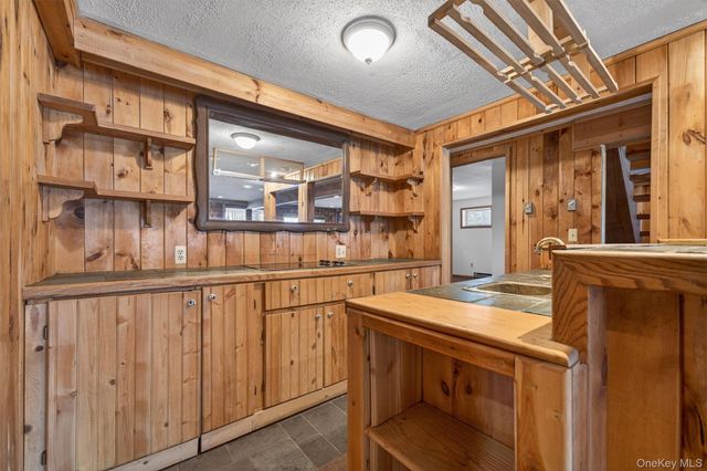 27 Manchester Road, Rock Hill, NY 12775