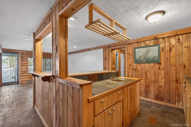 27 Manchester Road, Rock Hill, NY 12775