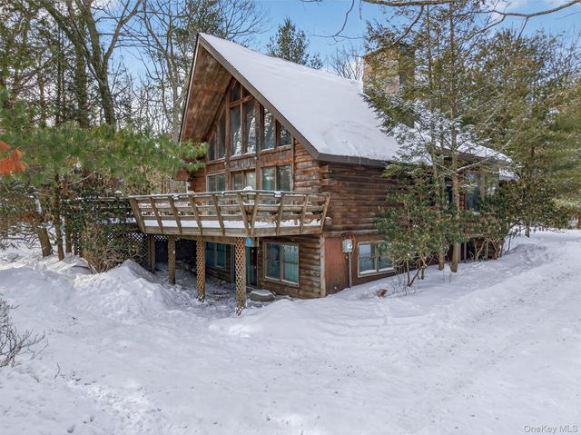 27 Manchester Road, Rock Hill, NY 12775