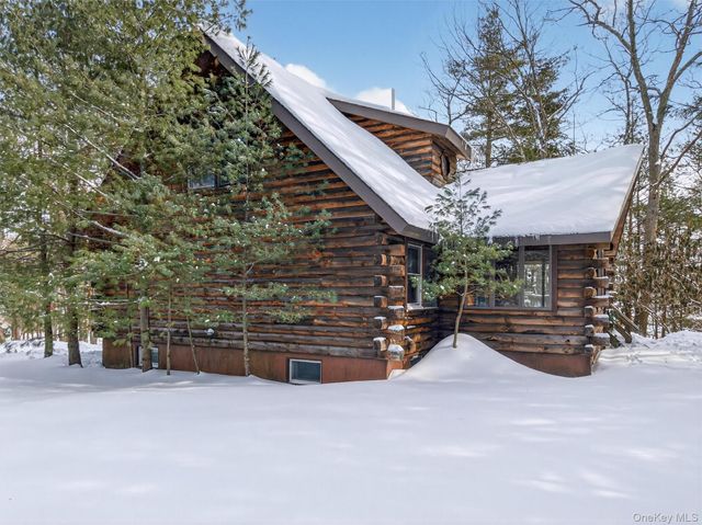 27 Manchester Road, Rock Hill, NY 12775