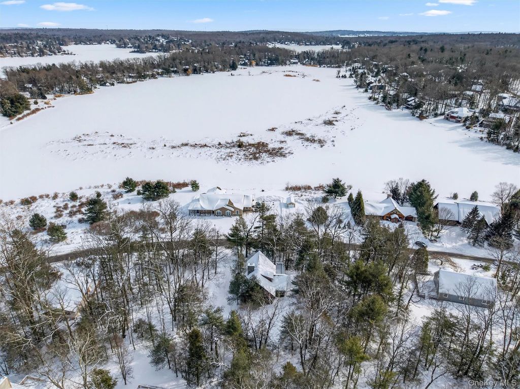 27 Manchester Road, Rock Hill, NY 12775