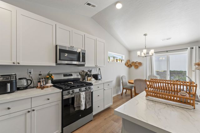 19674 E 3RD Ln, Greenacres, WA 99016