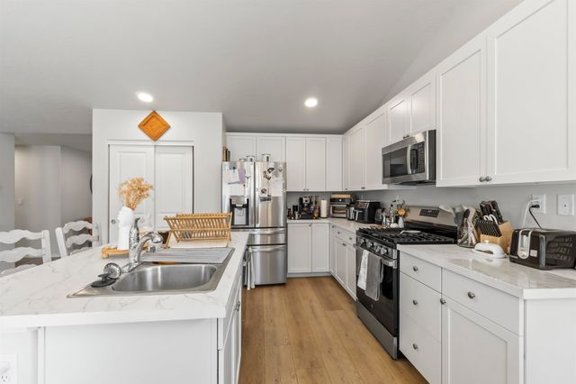 19674 E 3RD Ln, Greenacres, WA 99016