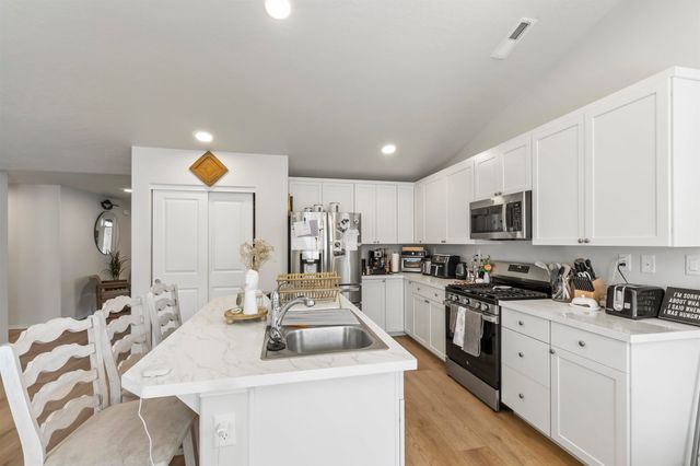 19674 E 3RD Ln, Greenacres, WA 99016