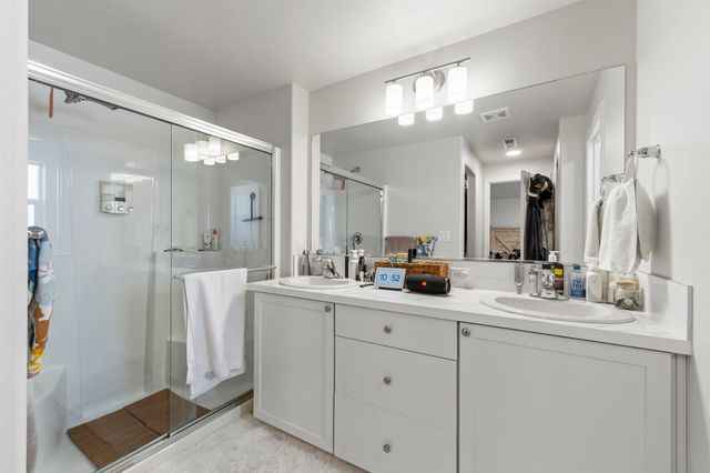 19674 E 3RD Ln, Greenacres, WA 99016