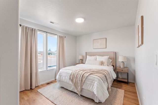 19674 E 3RD Ln, Greenacres, WA 99016