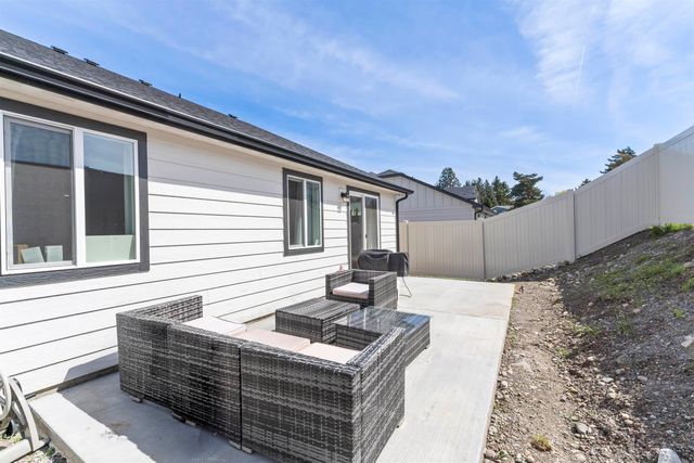 19674 E 3RD Ln, Greenacres, WA 99016