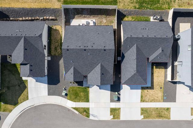 19674 E 3RD Ln, Greenacres, WA 99016