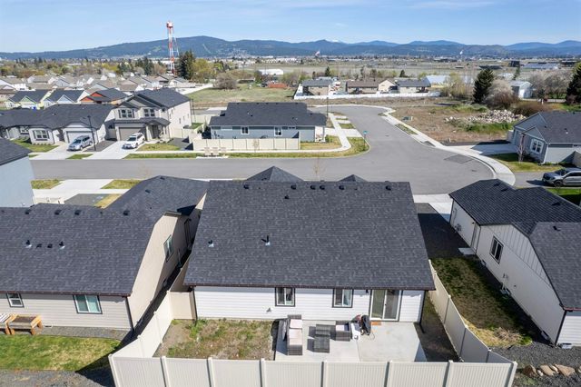 19674 E 3RD Ln, Greenacres, WA 99016