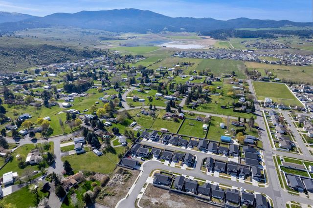 19674 E 3RD Ln, Greenacres, WA 99016