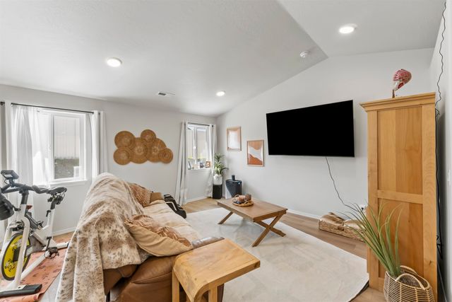 19674 E 3RD Ln, Greenacres, WA 99016