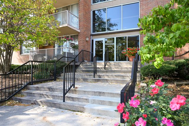 2222 S Stewart Avenue 3D, Lombard, IL 60148