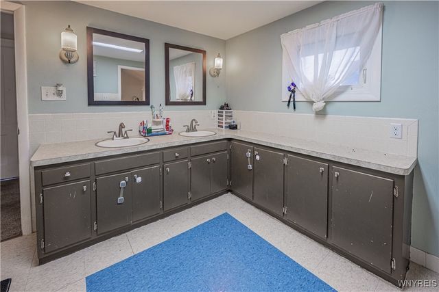 160 Waterman Street, Lockport City, NY 14094