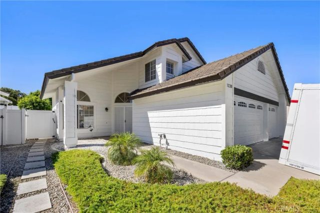 1228 Mayfair Drive, Corona, CA 92882