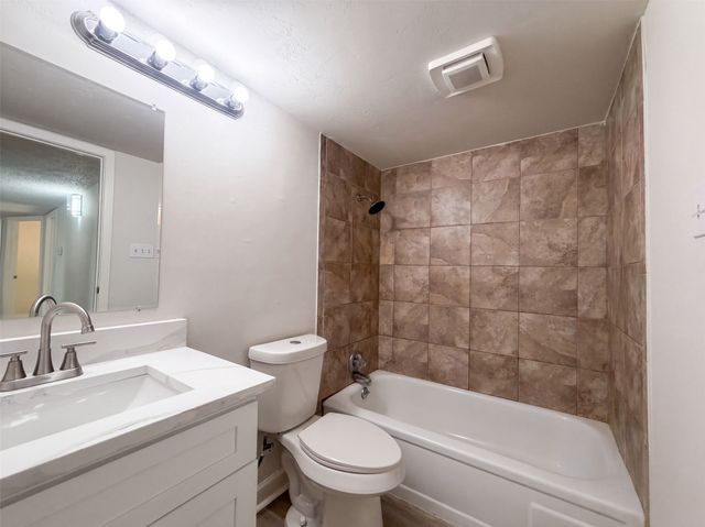 526 Royal Valley Road, Grand Prairie, TX 75052