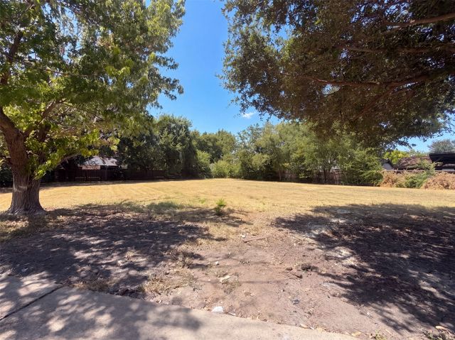 526 Royal Valley Road, Grand Prairie, TX 75052