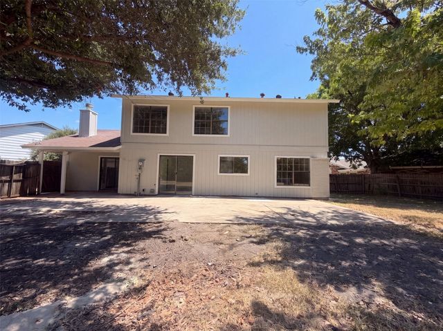 526 Royal Valley Road, Grand Prairie, TX 75052