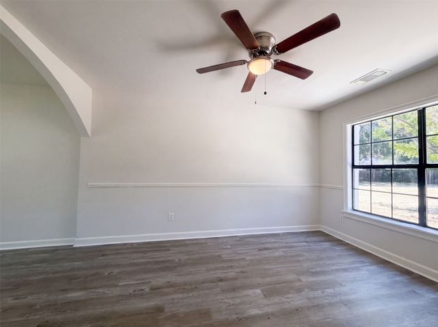 526 Royal Valley Road, Grand Prairie, TX 75052