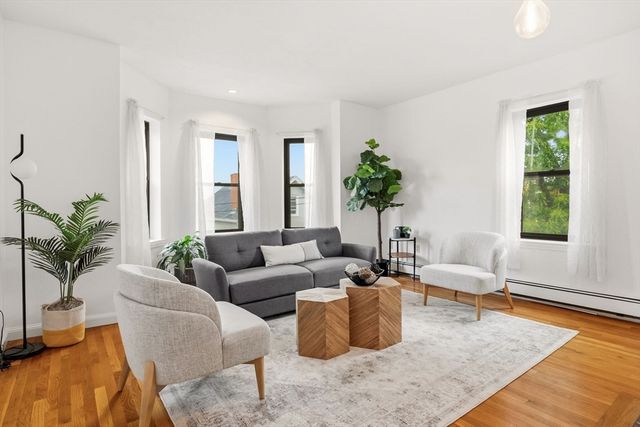 86 Walnut St 3, Boston, MA 02122
