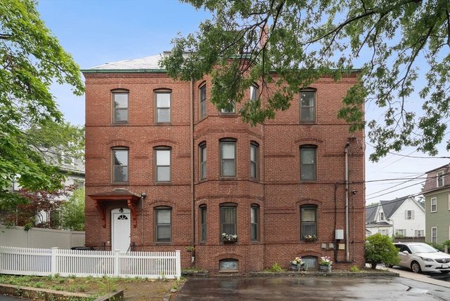 86 Walnut St 3, Boston, MA 02122