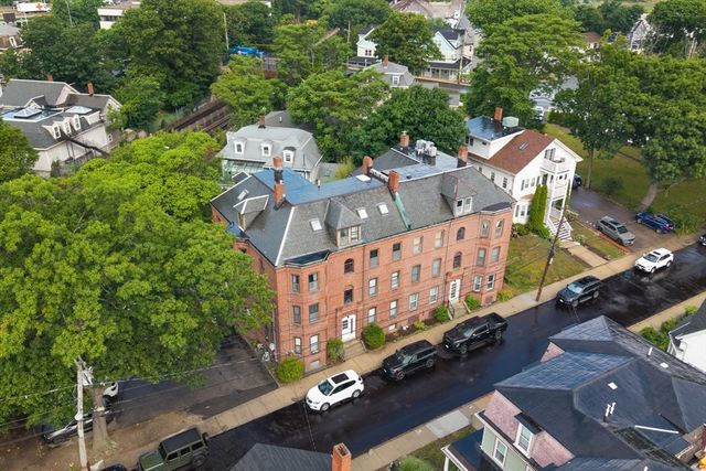 86 Walnut St 3, Boston, MA 02122
